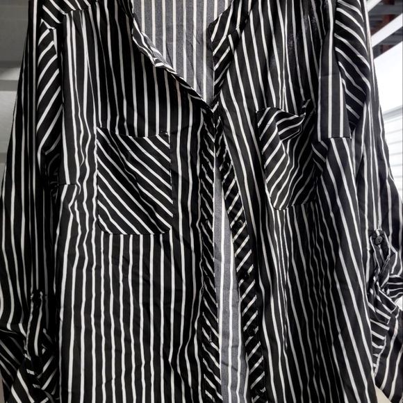 Pinstripe button down B&W - Picture 1 of 5